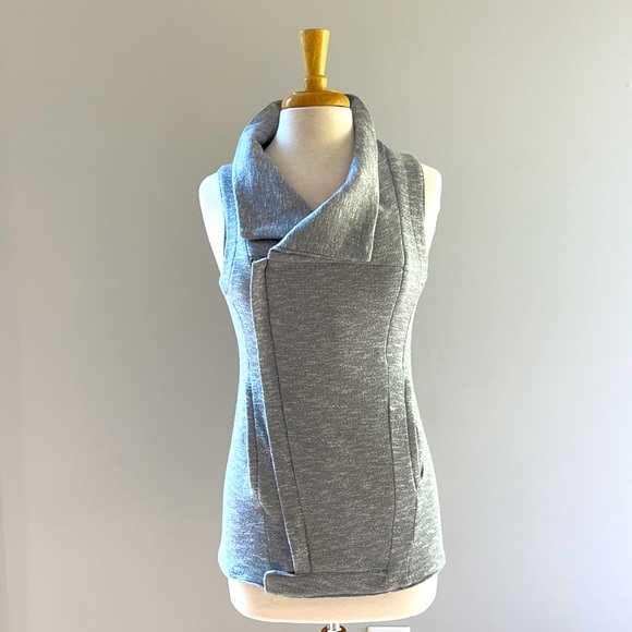 FOR CYNTHIA | GREY VEST - Picture 1 of 10